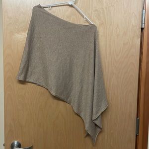 Lux Collexion luxury connected shall. Contains 30% cashmere. Very soft and warm.